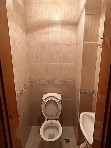 kirə: Mənzil – 2 otaqlı, ayrı mətbəxli - Geniş qonaq otağı: parket döşəmə — 3