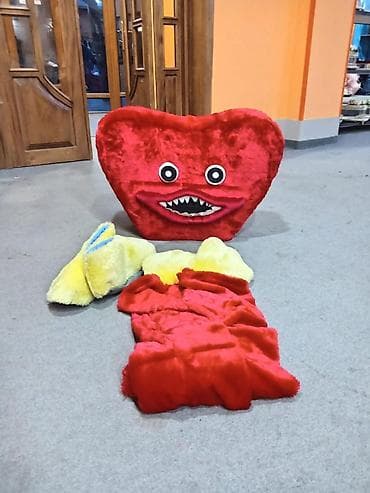 fincan uzərində cap: Məhsul: Yumşaq oyuncaq kostyum dəsti – ürək formalı, gülən “canavar” — 1