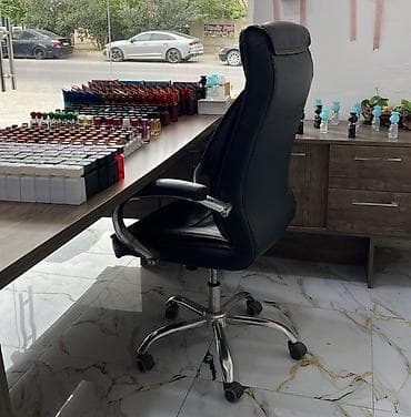 rengli sarlar: Ətir mağazası üçün tam komplekt reception/iş masası dəsti - Material — 2