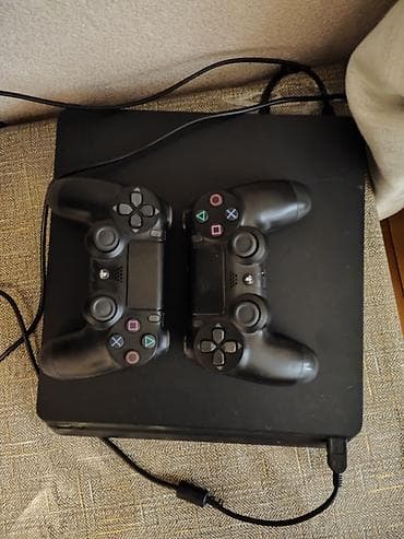 iphone x adapter: PlayStation 4 Slim oyun konsolu + 2 ədəd DualShock 4 pultu - Model — 1