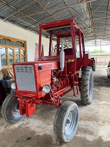 MTS Belarus MTZ-50/52 tipli təkərli traktor - Rəng: qırmızı, metalik