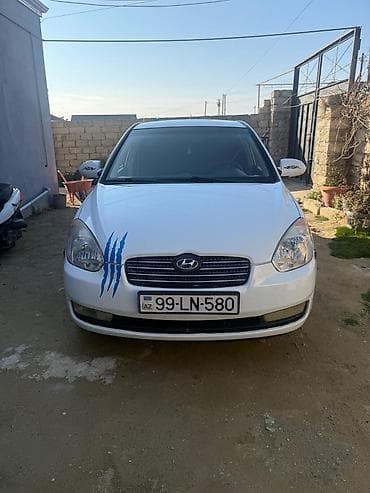 Hyundai Accent sedan – Maşin yaxşı vəziyyətdədir 80 % bez kraskadir
