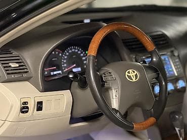 camry: Toyota Camry: 2.4 l | 2010 il Sedan — 4