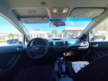 masin bazari 2018: Kia Forte – ağ rəngli sedan ili2018 Taxi buraxlışı var Xüsusiyyətlər — 6
