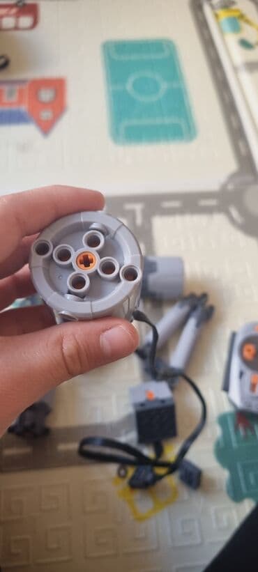 oyuncaq mator: Leqo motor — 1