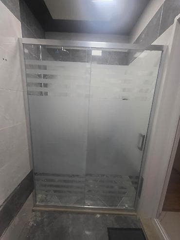 Şüşə duş kabinası - Material: temperli şüşə - Ön hissə: qumlu (mat)