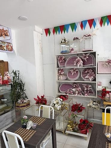 Şirniyyat məhsulları: Xan Qızı – Şirniyyat və Xonçalar Evi Məhsul və xidmətlər: - Milli və — 10