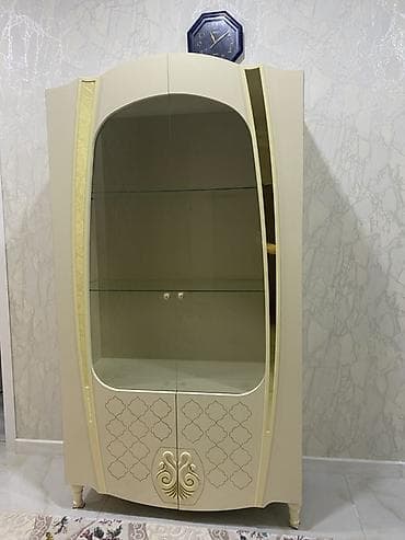 Mebel: Şüşəli vitrin dolabı
 Yenidir alınıb ümumiyyətcə işdənmiyib — 1