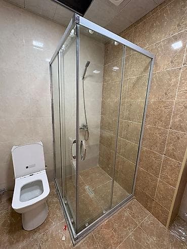 saatlar divar: Duş kabinəsi və santexnika dəsti - Ölçü: təqribən 90x90 sm kvadrat — 1
