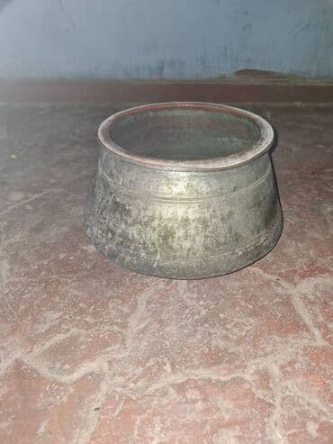 saxsi gul qablari: Qedim mis aw qazani.1esrden cox yawi var.agiz hissesi 90sm,oturacaq — 3