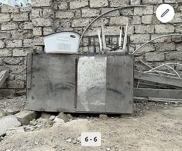 Metall və taxta materiallardan yığılmış iri ölçülü həyət/təsərrüfat