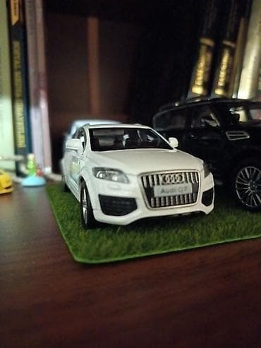 Model avtomobil – Audi Q7 (miqyas: təxmini 1:32–1:36) - Korpus rəngi