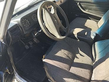 ford 8 1: VAZ (LADA) 2106: 1.6 l | 1991 il 360 km Sedan — 5