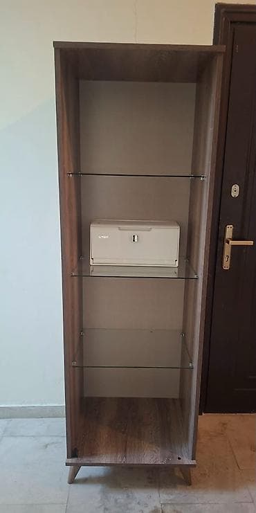 Açıq dolab vitrini, İşlənmiş, Ünvandan götürmə