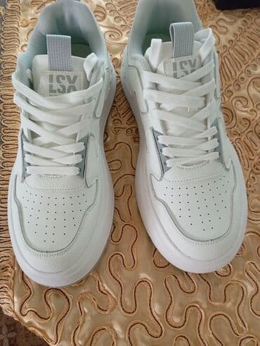 fila disruptor qadın krossovkaları: Ağ-boz rəng palitrasında idman üslublu unisex krossovkalar — 1