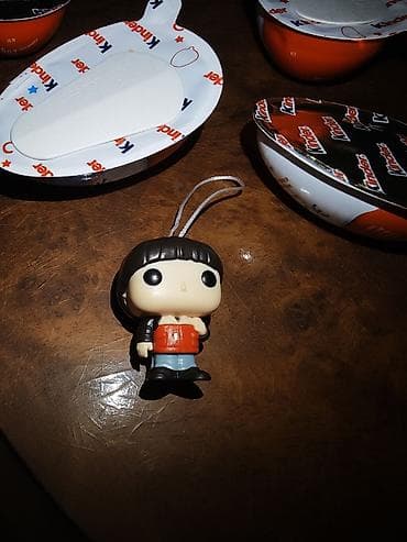 qara botinkalar: Asqılı mini fiqur/aksesuar will Stranger Things kinder joy Уилл — 2