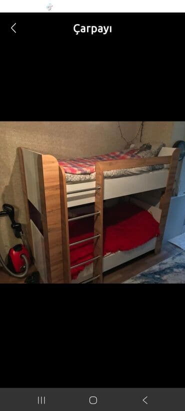 taxta pilləkanlar: İki mərtəbəli uşaq çarpayısı - Dizayn: ağ və ağac tonu kombinasiyası — 1