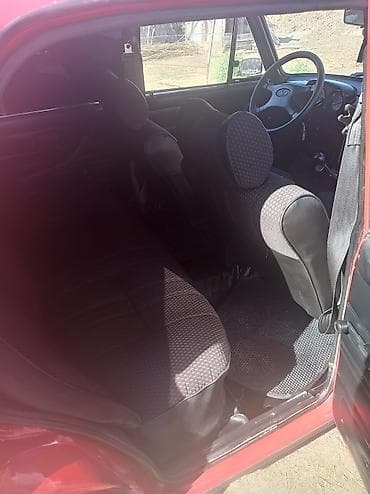 celiloglu babek elaqe nomresi: VAZ 2101 sedan – klassik sovet modeli, qırmızı rəngdə.ili 1982.qiymet — 6