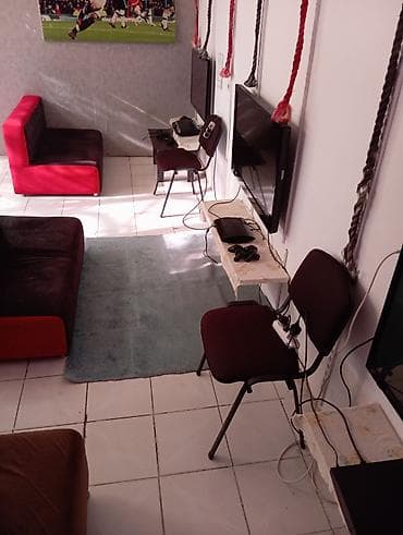 Video oyunlar və konsollar: Salam 3 eded tv 109, 3 eded ps3 uzerinde pultlar, 3 eded divan. reklam — 2