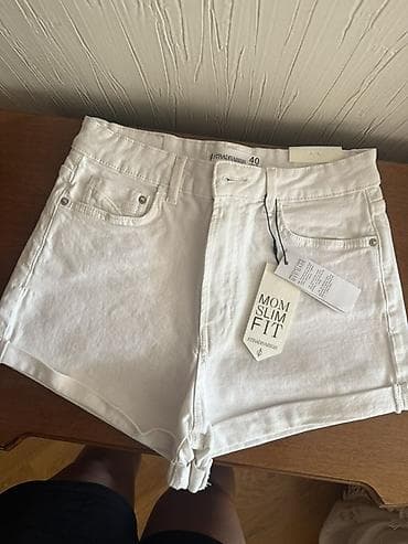Stradivarius qadın şortu - Model: Mom Slim Fit - Rəng: ağ - Ölçü: 40 — 1
