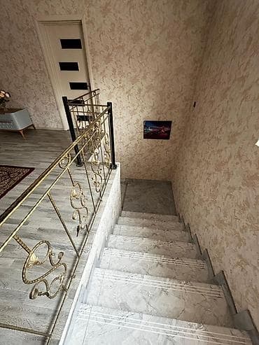 Otaqlar: Satılır: 2 mərtəbəli, geniş və işıqlı evin daxili - Plan: Üst — 5