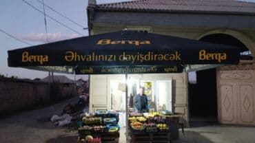 красивые платья на прокат в баку: 4×4-ə çadır, tərəzi və vitrinləri. Razılaşma yolu ilə. Gəncə şəhəri — 1