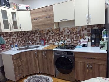 en son model metbex mebelleri: Mətbəx mebeli dəsti - Üst və alt dolablar: açıq krem və ağac — 4