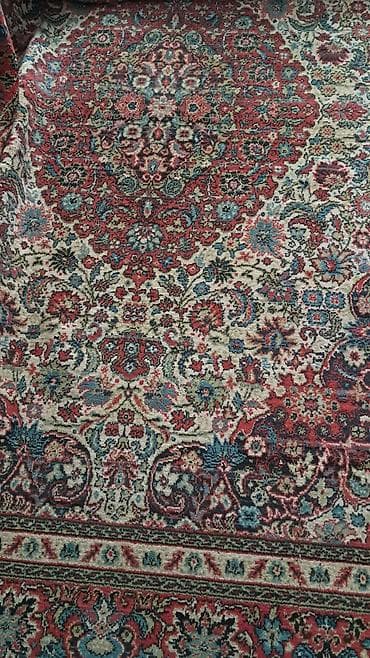 su baki satilir: Xalca satilir. 1 ededi 25 manat. 4 xalca bilrlikde 100 manata satilir — 1