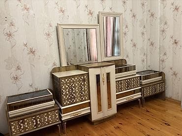 Yataq otağı üçün dəst – güzgülü şkaf və konsol - Tərkib: iri sürgülü