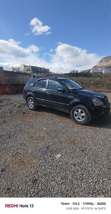 Kia Sorento – qara rəngli, tam ölçülü SUV mator 3.8 benzin 0502301876