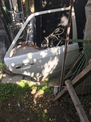 Mercedes 124 Arxa Sag Qapi lalafo.az -da Mercedes 124 Arxa Sag Qapi