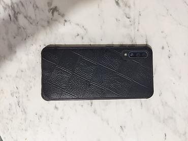 azeri ingilis tercume kamera: Telefon:A50 4/64 yaddaş heç bir problemi yoxdur sadəcə palatada 25 — 3