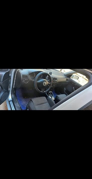 Volkswagen Bora (sedan), gümüşü rəng. - Salon: qara parça oturacaqlar — 1