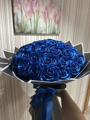 qar gülü: 45 gul buketi Mavi lentlərdən hazırlanmış bu gözəl gül buketi hər — 4