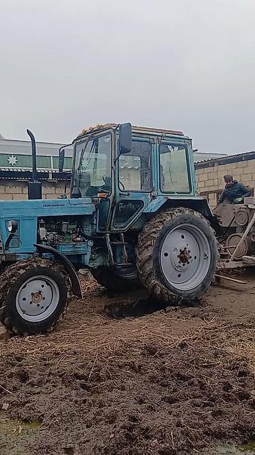 cuce cixaran inkubator: Təsvir: - Təkər formulalı mavi rəngli kənd təsərrüfatı traktoru - — 4