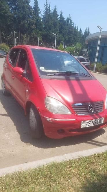 kompressor teh: Mercedes-Benz A160, qırmızı həcmli şəhər hetçbeki. Xüsusiyyətlər: - — 5