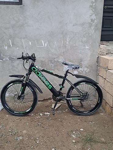 Velosiped – dağ/şosse tipli hibrid - Rəng: qara, yaşıl detallar və