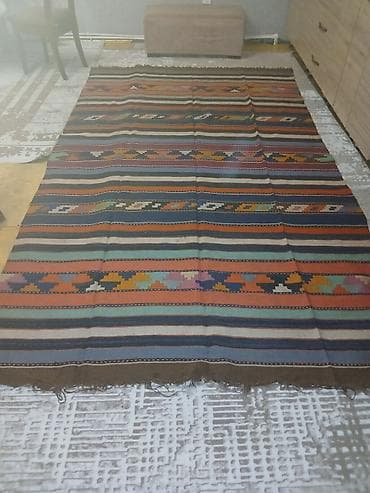 Kilim-palaz.3 metr-1,82 metr.Şəkil keyfiyyətsiz telefonla çəkilib deyə lalafo.az -da Kilim-palaz.3 metr-1,82 metr.Şəkil keyfiyyətsiz telefonla çəkilib deyə
