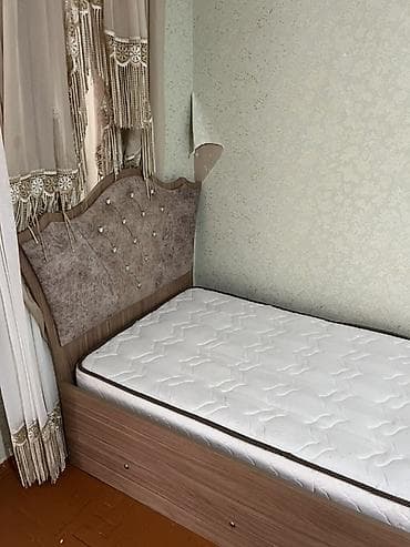 tek krafat: Tek nəfərlik taxta çarpayı və döşək dəsti Tək nəfərlik çarpayı — 2