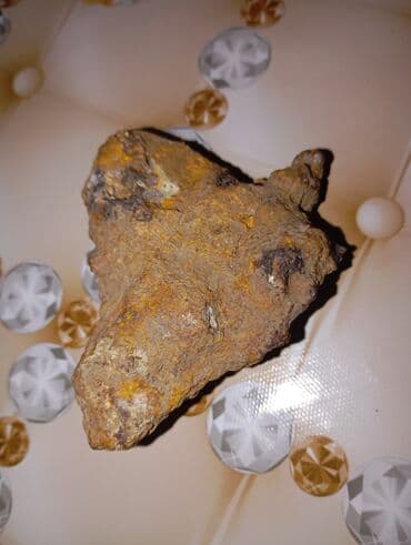 Metroit daşı - Görünüş: Qəhvəyi, pas rəngli və sarımtıl tonlarla lalafo.az -da Metroit daşı - Görünüş: Qəhvəyi, pas rəngli və sarımtıl tonlarla