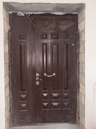 işlənmiş dəmir qapi: İkiyarpaq giriş qapısı - Material: Dəmir - Rəng: tünd qəhvəyi - İki — 1