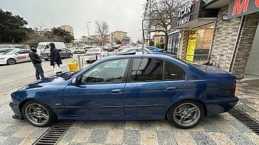 simyorka bmw: BMW 5 Series E39 sedan, mavi rəng. - Kuzov: 4 qapı, aerodinamik M-stil — 4