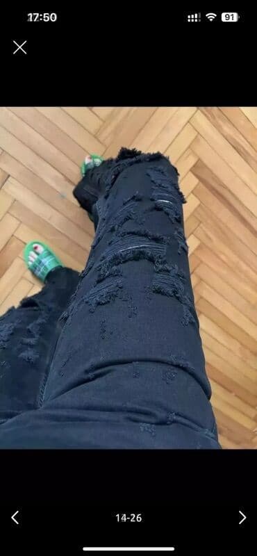 zeynep bastik baku: Zara Qara rəngli, yırtıq detallı cins şalvar. Dizlərdə və digər — 15