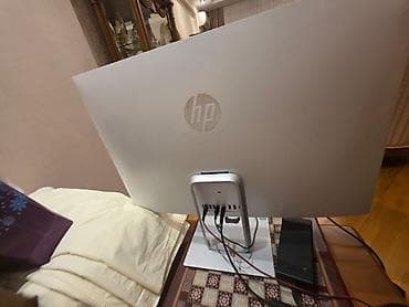 HP All‑in‑One kompüter - Ekran: təxminən 24–27 düym, parlaq