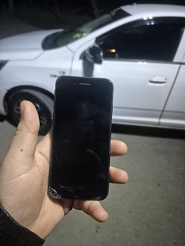 IPhone 7, Qara, Qırıq — 3