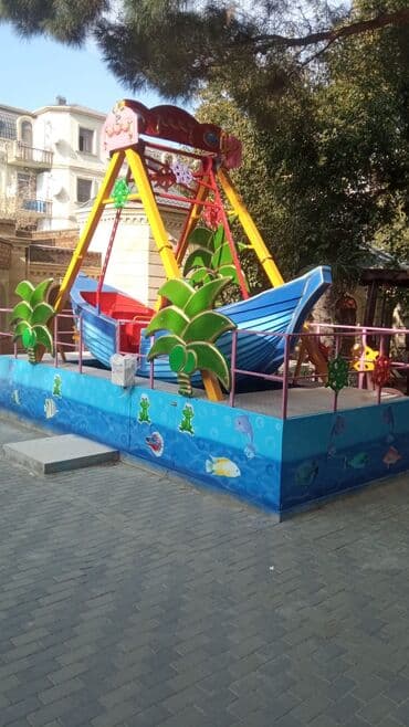 Viking gəmi karuseli