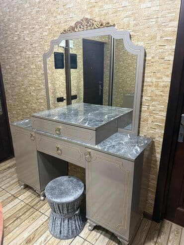 Klassik üslubda güzgülü makiyaj/konzol masası dəsti - Rəng və üslub