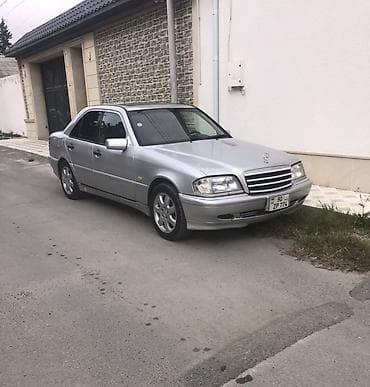mercedes e 220: Mercedes-Benz C-Class: 2.8 l | 1995 il Sedan — 3
