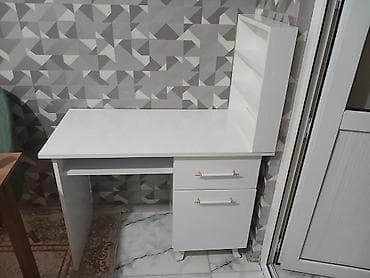 masalar: Düz masa, Stulsuz, Polkalı, Siyirməli, Sadə laminat — 1