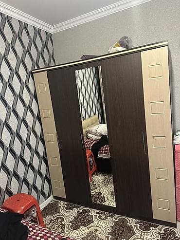 4 qapılı, Güzgülü, Qəhvəyi, Digər material, Açılan, Düz dolab